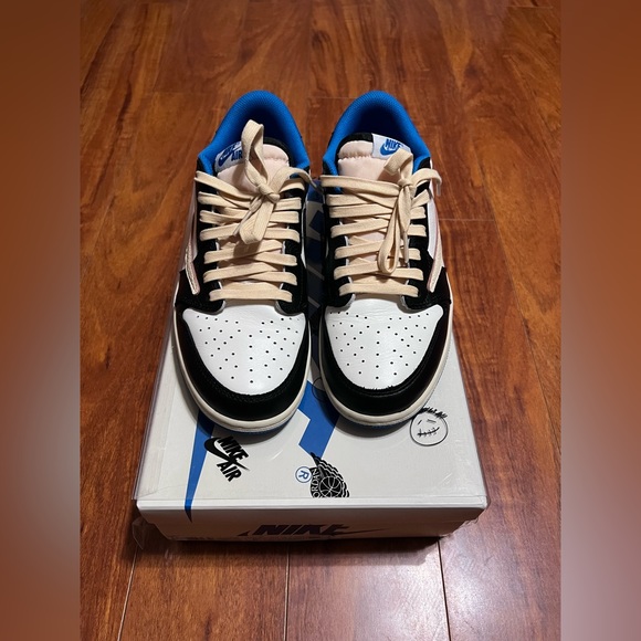 Air Jordan 1 Retro Low x Fragment Design x Travis Scott - Picture 3 of 8